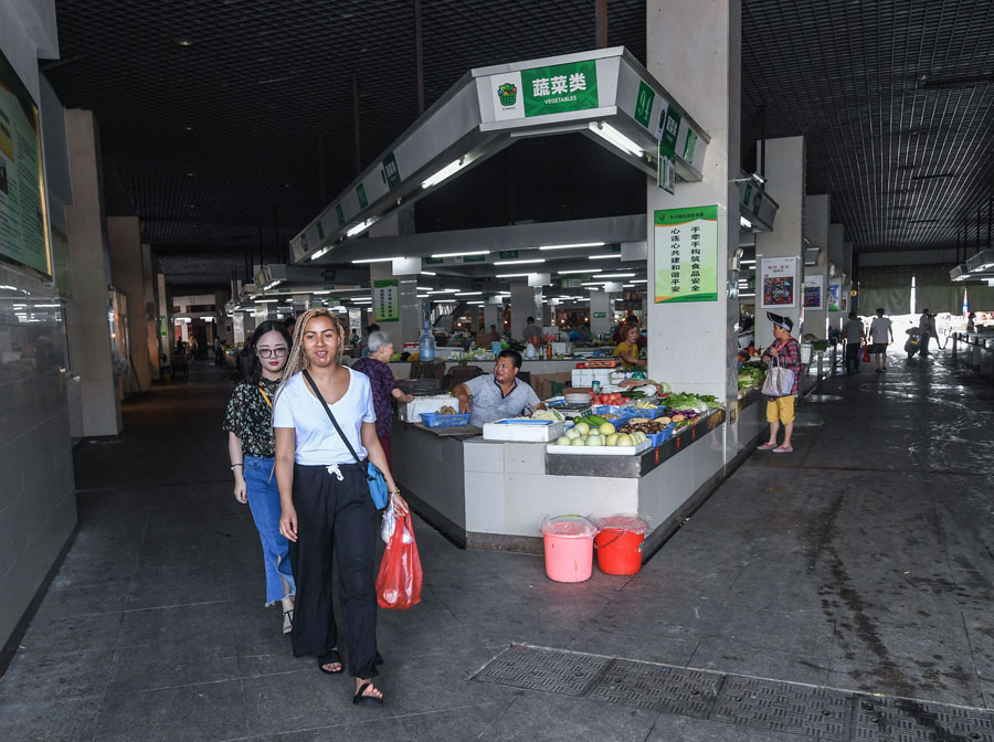 S. African woman's daily life in Zhejiang