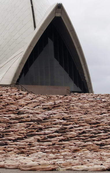 5,200 Australians bare all for photo shoot