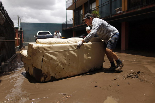 Flood-stricken Brisbane 'improving daily': official