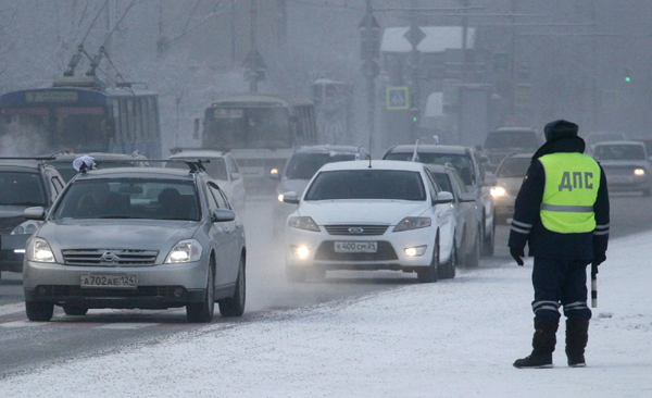 Putin critics take to cars to demand fair election