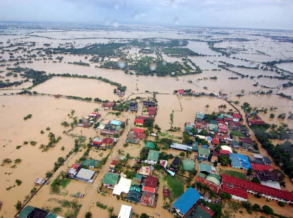 Typhoon Haikui leaves 19 dead in Manila