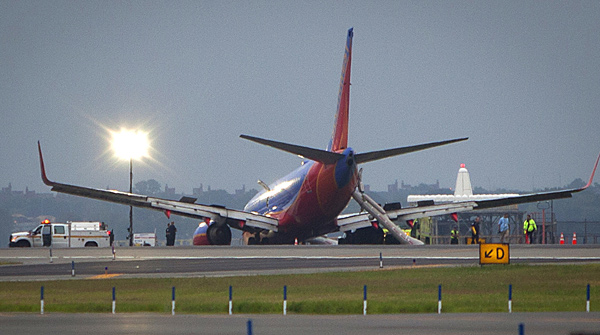 Plane's front gear collapses in LaGuardia landing