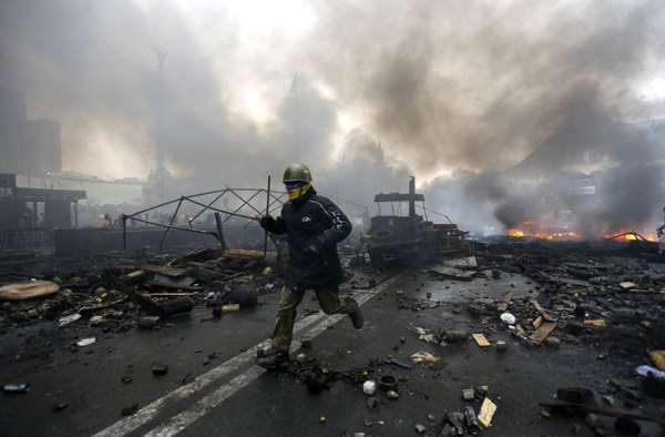 Fresh clashes erupt in Kiev despite truce effort