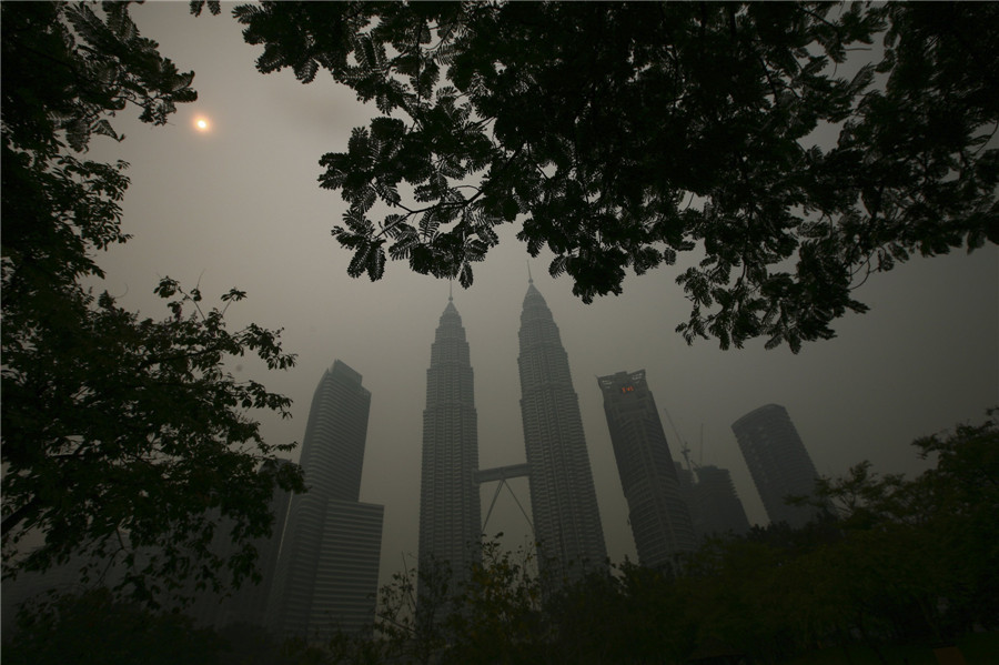 Smog shrouds Kuala Lumpur