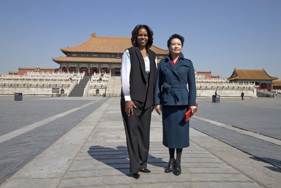 Peng Liyuan meets with Michelle Obama