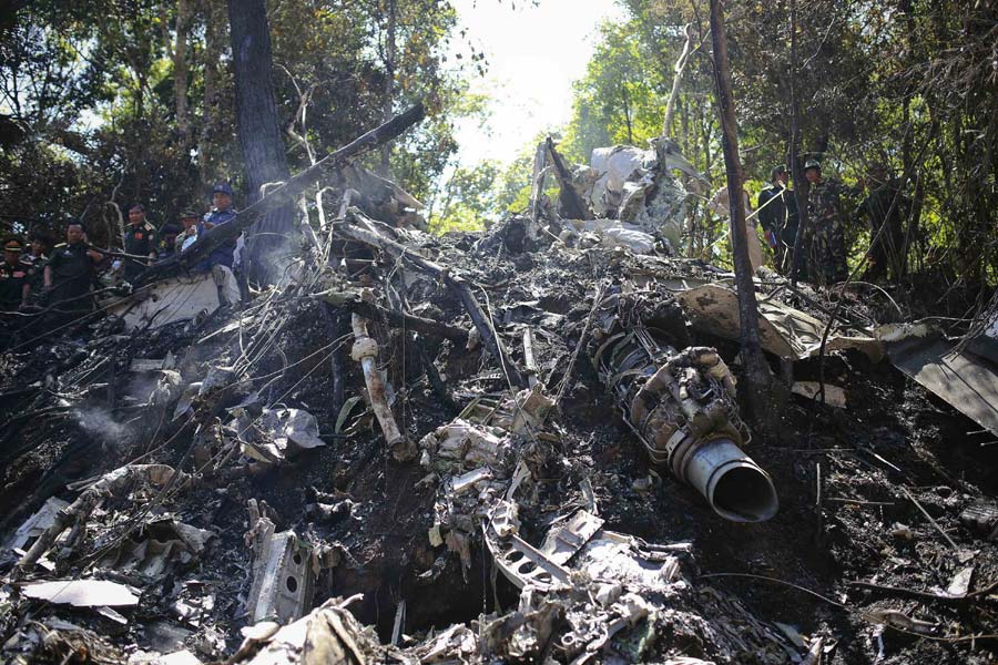 Lao defense chief, 4 others killed in plane crash