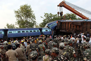 18 children, 1 man die in train-bus crash in India