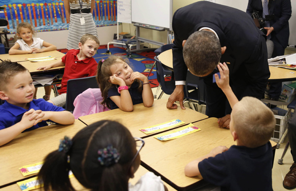 Obama entertains kids in elementary school visit