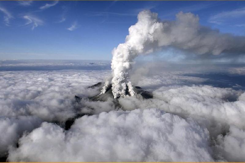 Mt. Ontake erupts, one killed