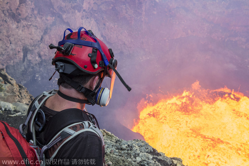 Daredevil roasts marshmallows over volcano