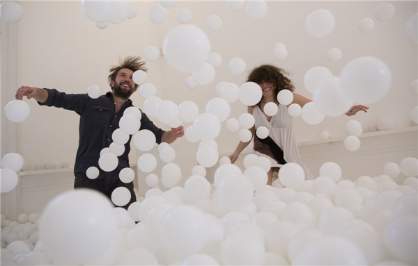 London gallery transformed into ball pool for adults