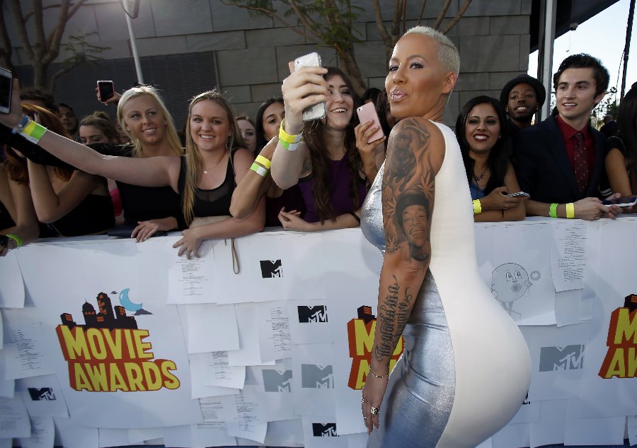 Stars dazzle at 2015 MTV Movie Awards