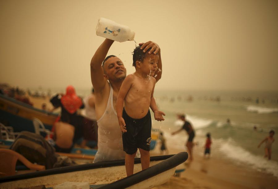 Deadly sandstorm engulfs Middle East