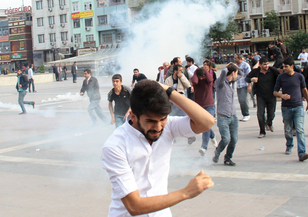 Anti-gov't protests erupt as Turkey mourns bombing victims