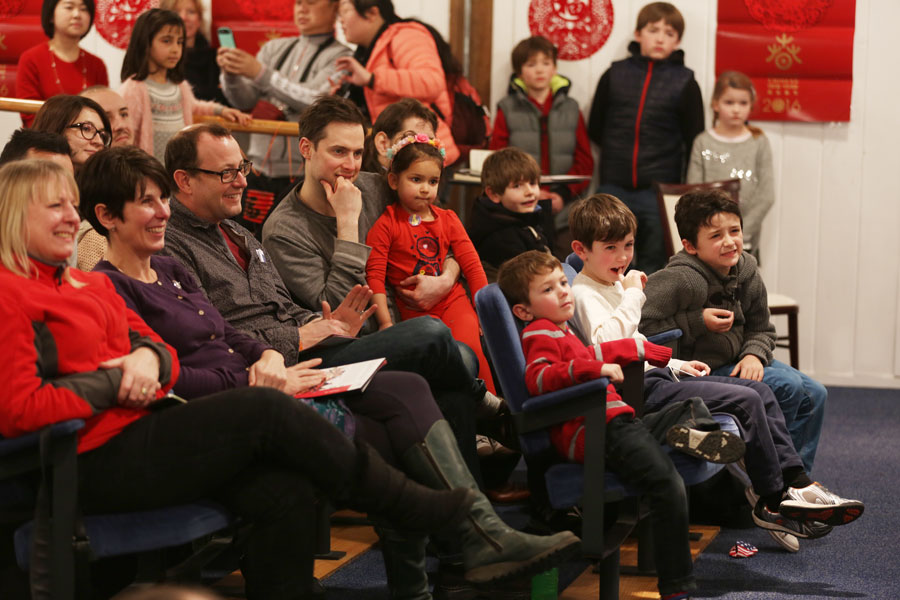 Sichuan opera charms British children