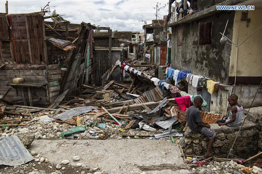 Hurricane Matthew kills almost 900 in Haiti before hitting US