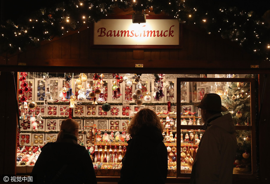 Traditional Christmas markets open in Germany