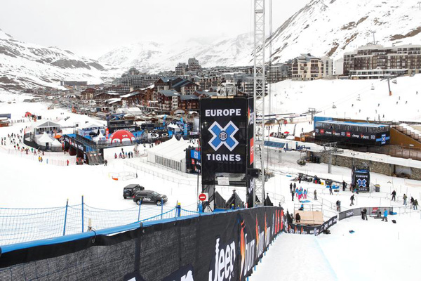 Avalanche at French ski resort Tignes sweeps away many skiers