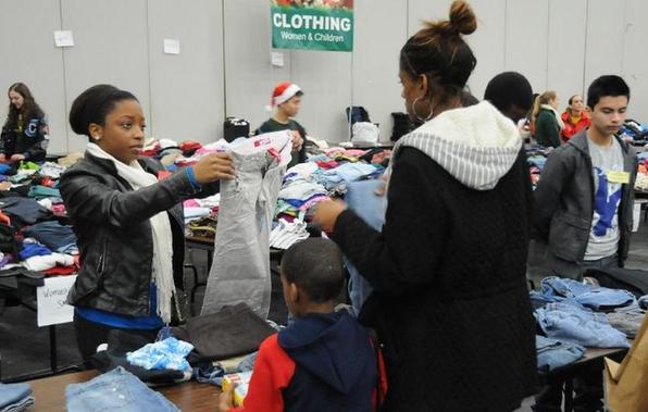 Thousands attend Christmas eve feast in Houston